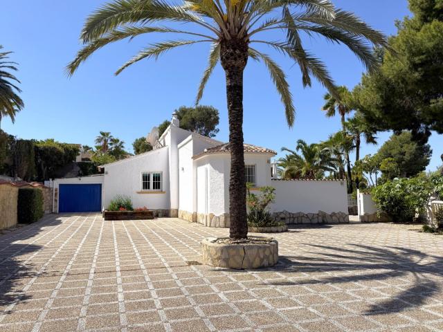 Villa 3 habitaciones 2 baños de planta baja idealmente ubica. 187m² Moraira