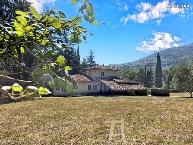 Villa 3 pièces 145 m²
