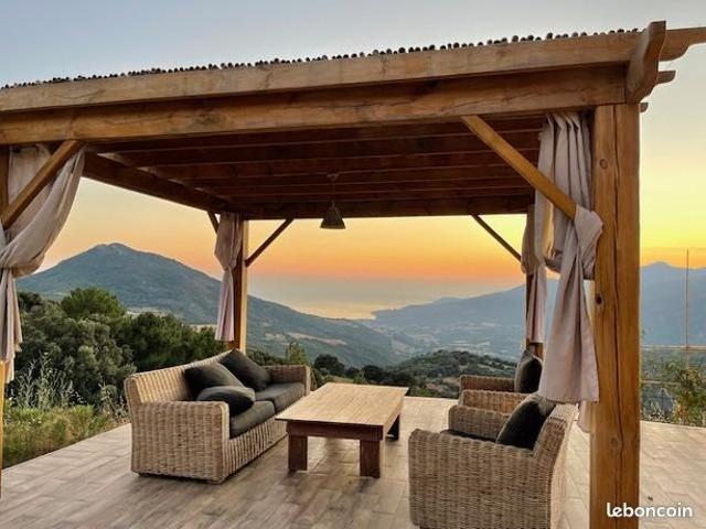 Villa 3 pièces 150 m²