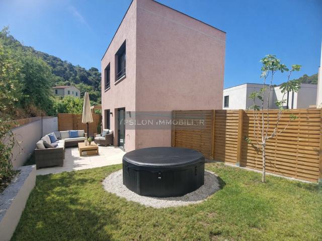 Villa 3 pièces avec jardin et jacuzzi