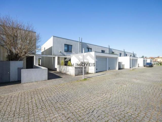villa 3 quarto, Maia Porto DLS101484596