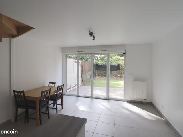 Villa T3 terrasse jardin parking privé