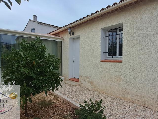 Villa T3 de plain pied entièrement rénovée avec garage et véranda