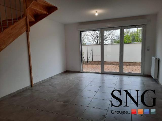 VILLA T3 DUPLEX AVEC TERRASSE ET JARDIN ET UN PARKING DOUBLE