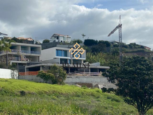 Villa T3+1 / Moradia de Luxo / Vargem, Calheta Ilha da Mad. 271m² Calheta