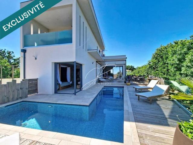 Villa T7 5 chambres 197 m² piscine et dépendance