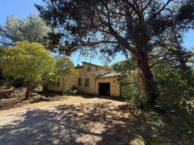Villa T7 avec double garage sur un terrain d'un hectare 210m² Avignon