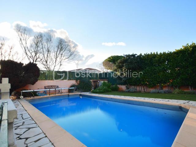 Villa T7 avec jardin, piscine et garage