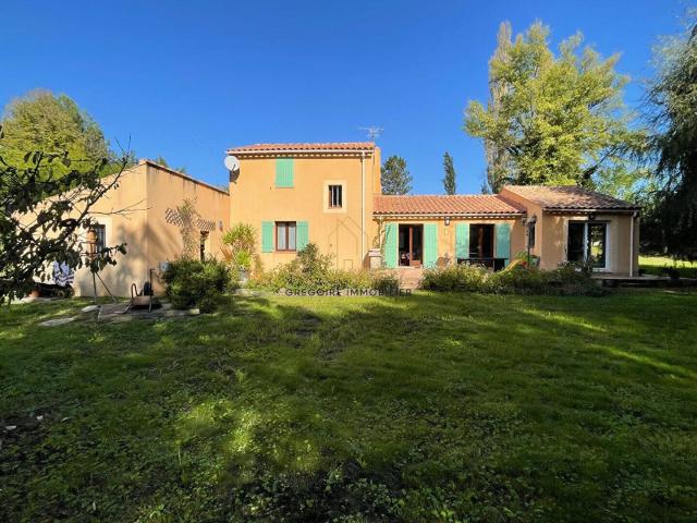 Villa T7 de 140m2 avec piscine sur 2000m2 de terrain à Ansouis