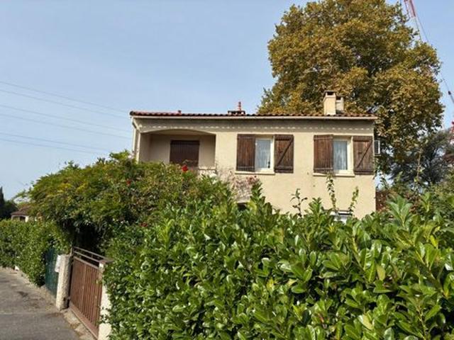 Villa T7 quartier paisible