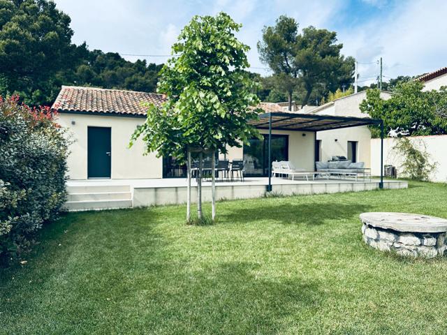 Villa T4 100 m2 moderne et rénovée sur un terrain de 2170 m2 dans un lieu premium à Bouc Bel Air