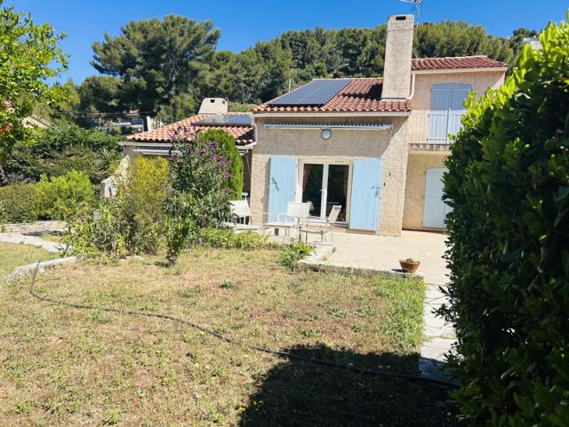 Villa T4 100 m2 + sous sol 60 m2 + annexes 30 m2 + garage 25