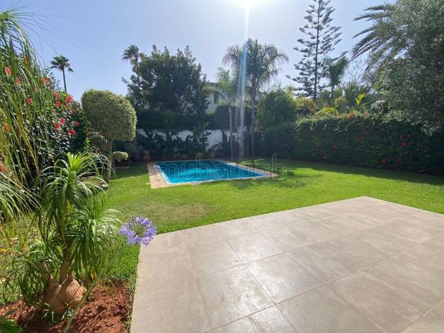Villa t4 3ch. Vide de 525m² – piscine