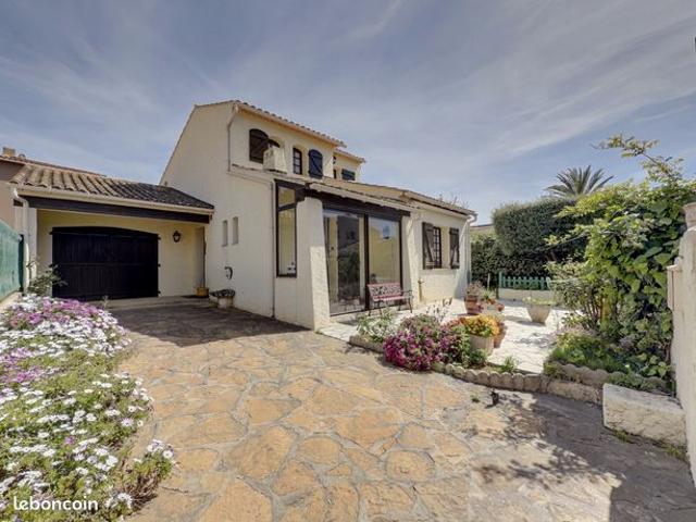 Villa T4 à pied du port du Brusc