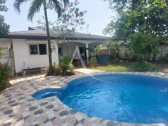 Villa T4 avec piscine à REMIRE MONTJOLY proche parc Lindor