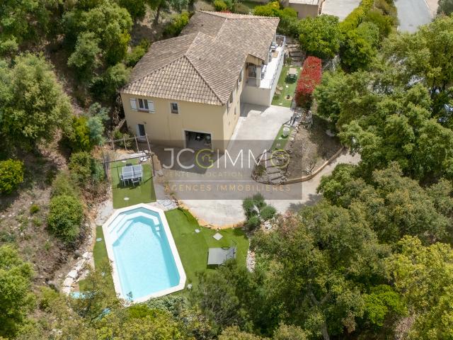 Villa T4 avec piscine, garage et vue dégagée dans le Domaine privé de Valcros à La Londe les Maures