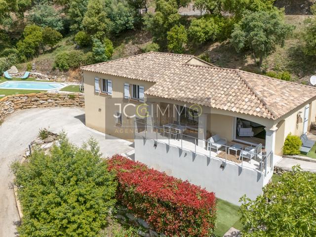 Villa T4 avec piscine, garage et vue dégagée dans le Domaine privé de Valcros à La Londe les Maures