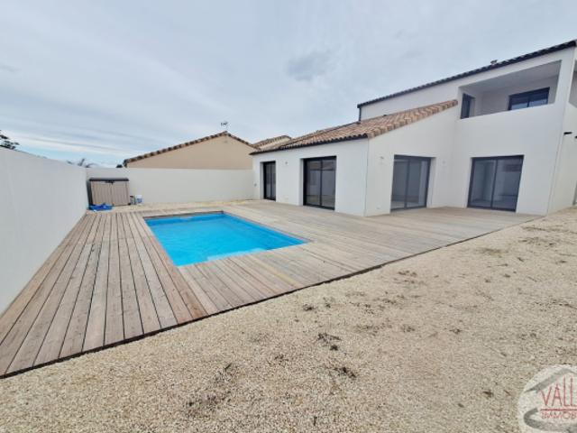 Villa T4 avec piscine et garage !