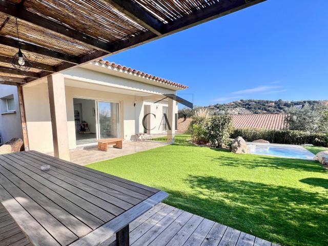 Villa T4 avec Piscine et Jardin Paysagé À 3 km des Plages de Porto Vecchio