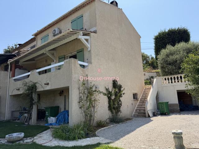 VILLA T4 AVEC UNE VUE DEGAGEE, UNE PISCINE ET UN GRAND SOUS SOL
