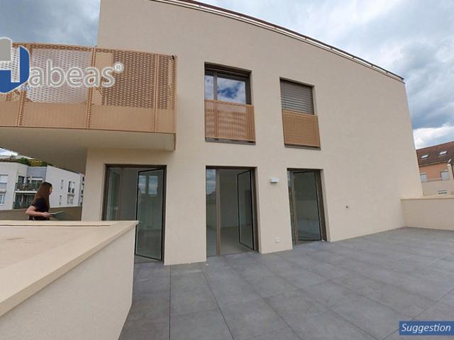 Villa T4 en duplex R+2 de 95m² avec jardins 200m² et terrasses 36m² – Lyon 6?