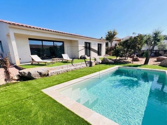 Villa T4 neuve de 106 m2 avec piscine & jardin Sainte Lucie de Porto Vecchio New 3 Bedroom Villa with Gard