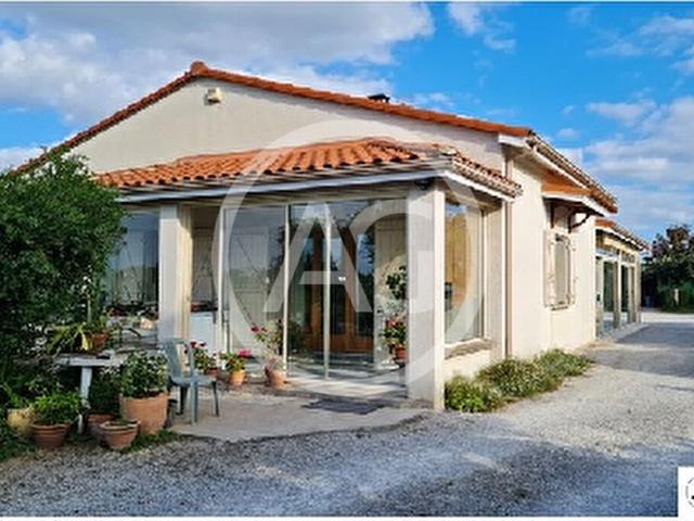 VILLA T4 PLAIN PIED PISCINE DOUBLE GARAGE
