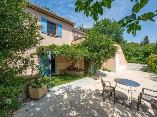 Villa T5 + T3 avec vue dégagée, piscine et immense garage 232m² Lauris