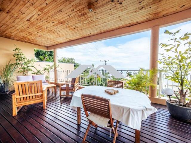 Villa T5 + T2 Etang Saint Leu