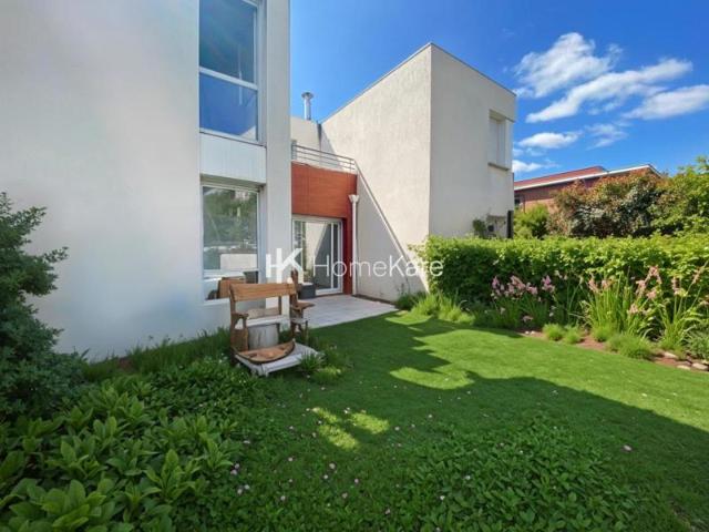 VILLA T5 AVEC JARDIN, GARAGE ET PLACE DE PARKING