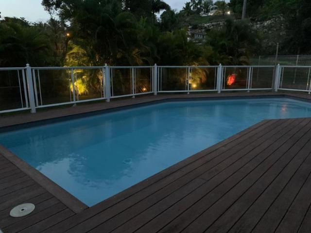 Villa T5 avec piscine, studio et beaux volumes Les Abymes