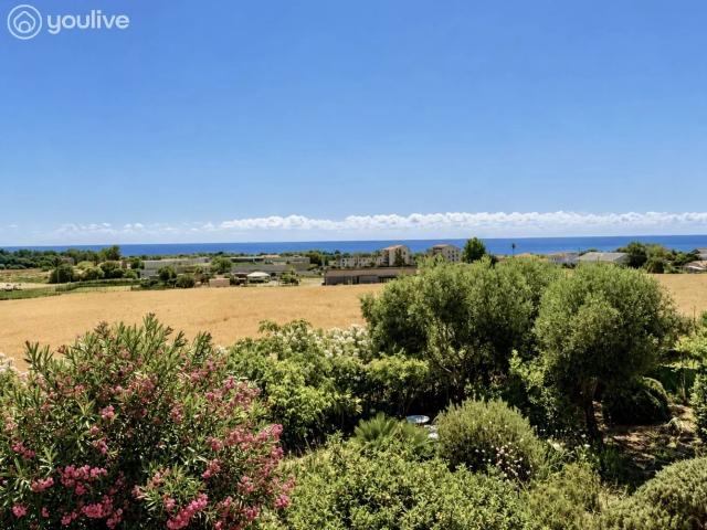Villa T5 avec sa vue mer et son jardin arboré