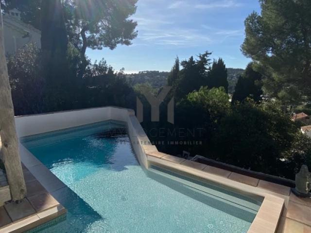 Villa T5 avec 2 dépendances et Piscine