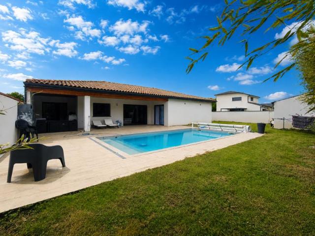 Villa T5 contemporaine de plain pied avec piscine à Labastid