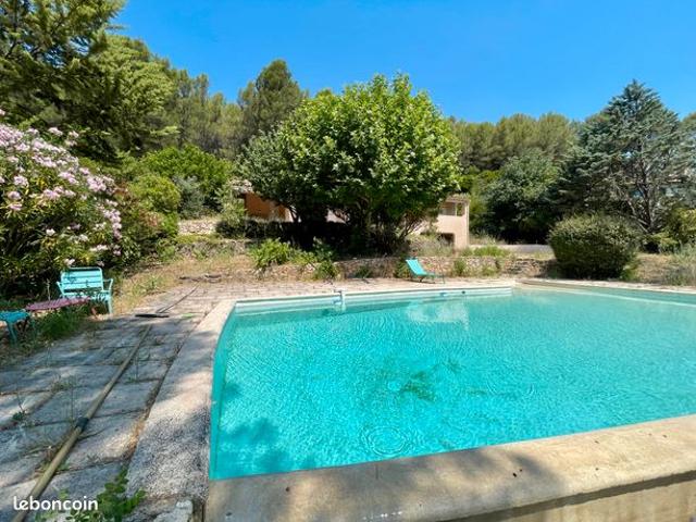 Villa T5 de 166 m² avec piscine à Cuges les Pins