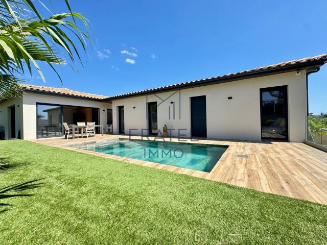 Villa T5 de plain pied avec piscine