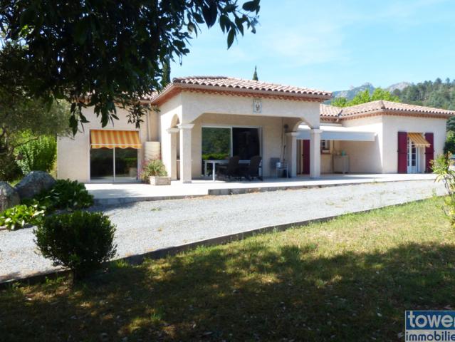 Villa T5 de plain pied sur grand terrain constructible dans