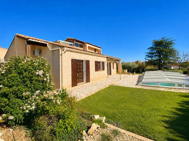 Villa T5 sur 829 m2 de terrain