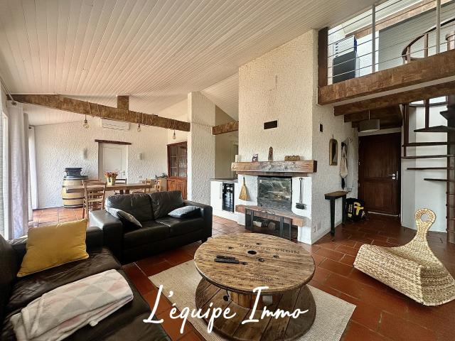 Villa T6 125m2 avec piscine et vue lac sur 932m2 de terrain