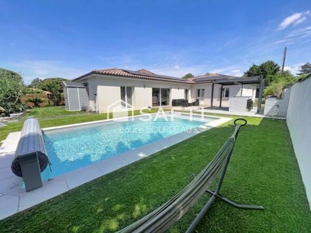 Villa T6 142 m² avec garage et piscine MONTBERON