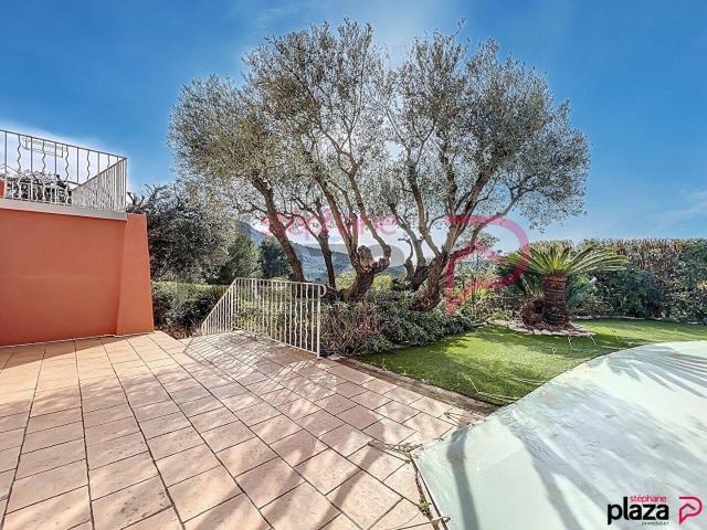 Villa T6 à la vue dégagée au Castellet
