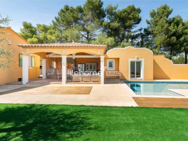 Villa T6 avec piscine, dépendance sur 1 hectare