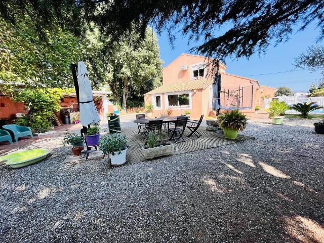 Villa T6 de 192m2 avec piscine sur une parcelle de 1183m2 192m² Canet