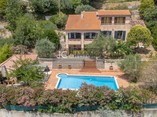 Villa T8 190m2 hab + Dépendance + Piscine + Vue dominante