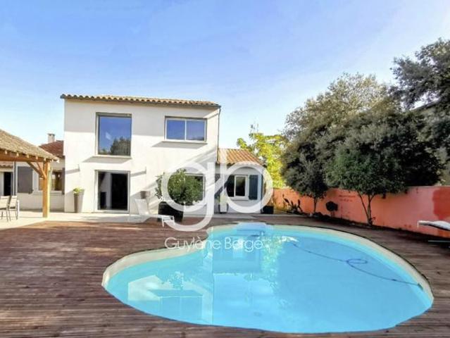 Villa T8 avec Piscine, Double Garage, Jardin Saint Brès