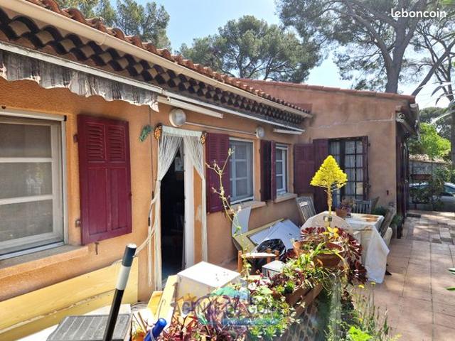 Villa T 3 avec garage à rénover intégralement