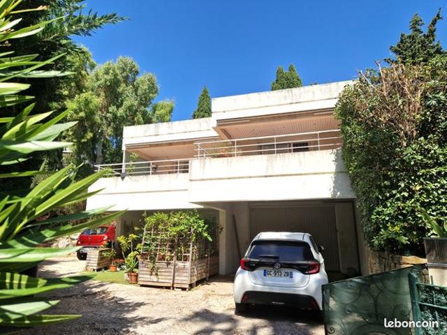 Villa T 4 avec T 2 et garage face au petit port de St Jean