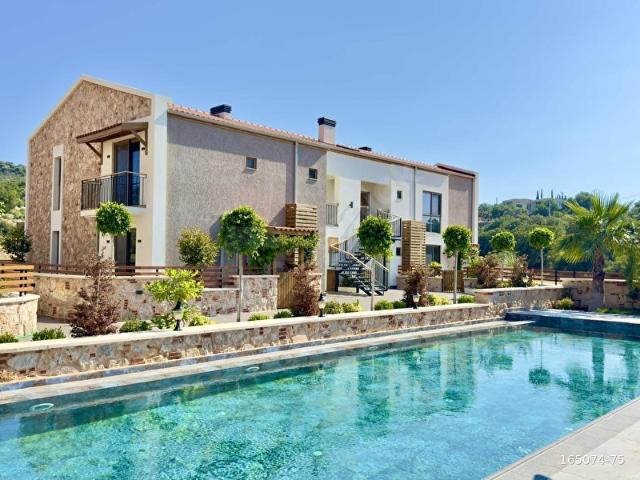 Villa Tadında 2+1 Müstakil Bahçeli Havuzlu Siteiçi Daire