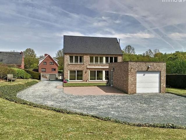 Villa te huur in Overijse voor € 2.200 met 4 slaapkamers