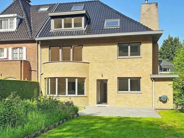 Villa te huur in Ukkel voor € 5.000 met 5 slaapkamers